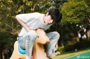 蔡徐坤娱乐吃瓜图片,揭秘明星幕后生活